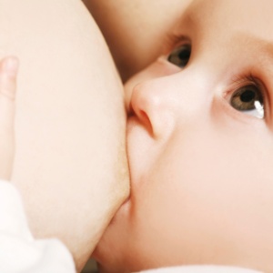 Crianças que tomavam mamadeira aos três meses tinham três vezes mais possibilidades de apresentar transtorno em comparação aos que ainda mamavam no peito - Thinkstock