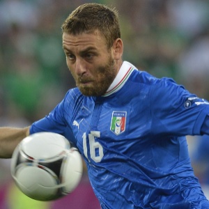 De Rossi sentiu problema nas costas e pode não jogar semifinal contra a Alemanha - Odd Andersen/AFP