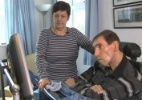 Paralisado, britânico tuita pela 1ª vez utilizando tecnologia de rastreamento de olhos - Reprodução