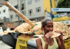 ONGs expõem "tanque coberto de pães" para pedir o fim das armas - Ueslei Marcelino/Reuters