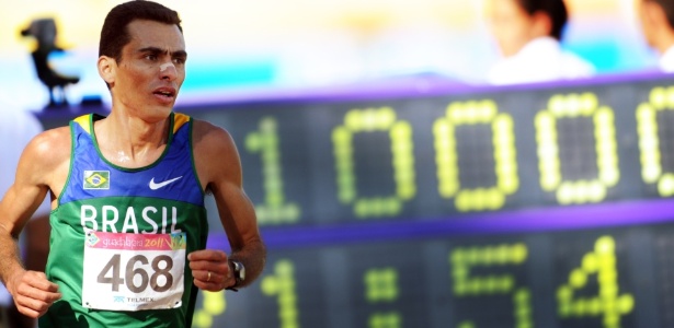 Marilson Gomes dos Santos disputará a maratona de Nova York pela sétima vez - AFP PHOTO ANTONIO SCORZA