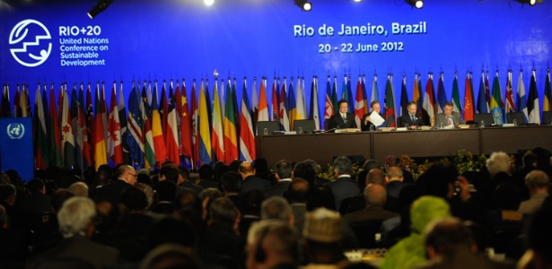 Convidados assistem às reuniões da plenária da Rio+20 nesta segunda-feira (20) - Fábio Rodrigues Pozzebom/Agência Brasil
