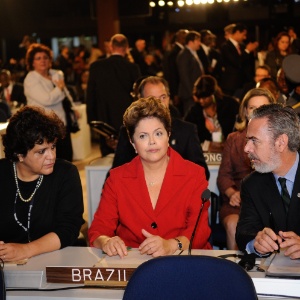 20.jun.2012 - Dilma Rousseff, Antonio Patriota e Izabella Teixeira participam de plenária da Rio+20, Conferência da ONU sobre o Desenvolvimento Sustentável - Agência Brasil