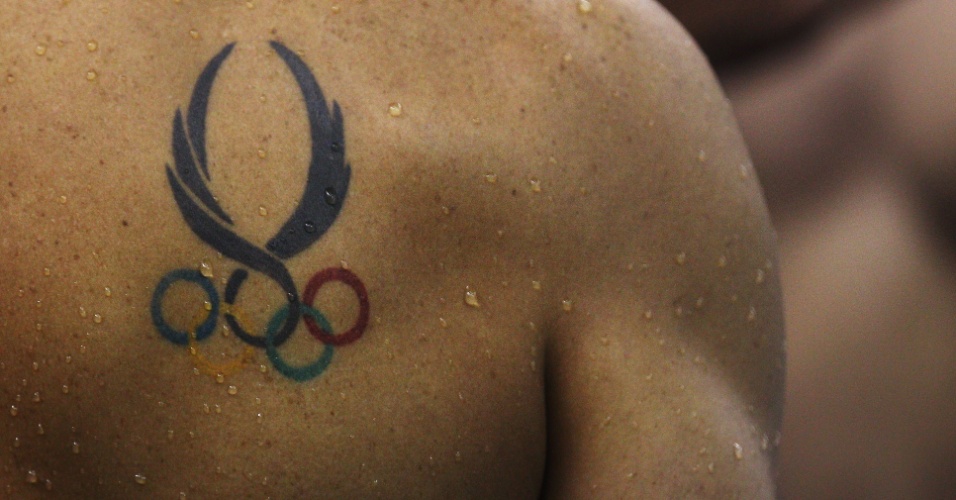 Detalhe da tatuagem olímpica de um nadador, clicado no Mundial de Esportes Aquáticos de 2011, na China