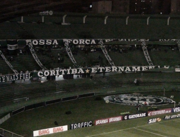 Públicos pequenos fizeram Coritiba fechar áreas do Couto Pereira para o jogo contra o Avaí - Renan Prates/UOL