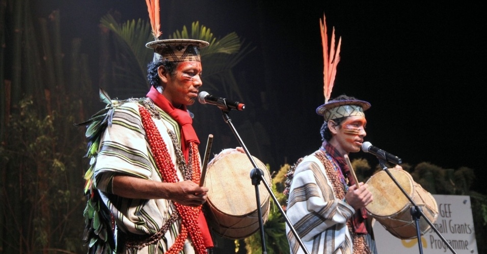 Cantores indígenas se apresentam em evento de sustentabilidade da Rio+20, no Rio de Janeiro (21/6/12)