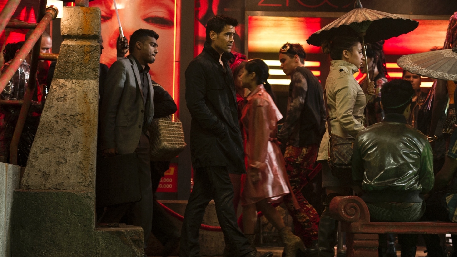 Colin Farrell e a atriz Kate Beckinsale em cena do filme "O Vingador do Futuro" (2012) - Divulgação