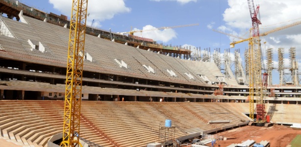 Obras do Estádio Nacional Mané Garrincha em junho de 2012; custo final vai ultrapassar R$ 1 bilhão