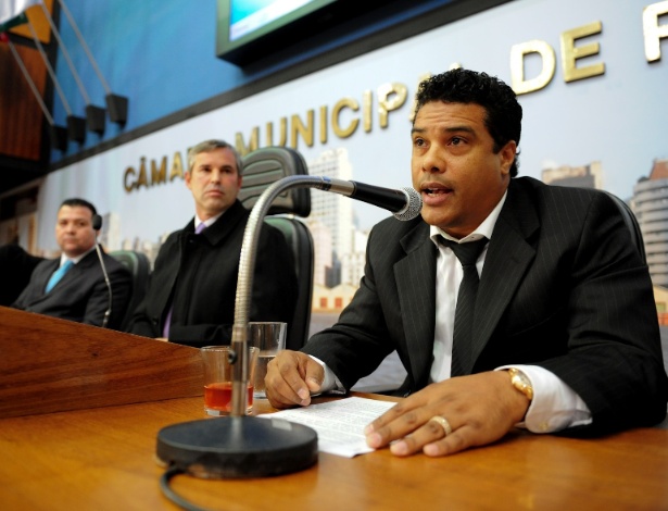 Roberto de Assis Moreira teve conversa grampeada pela polícia, segundo informa jornal 