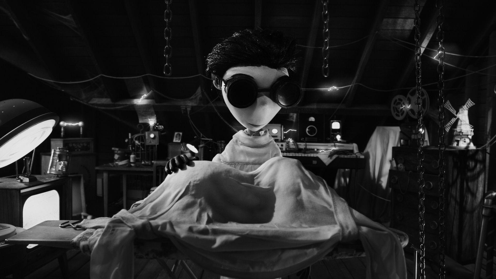 Victor e seu cão Sparky em cena do filme "Frankenweenie", de Tim Burton (2012) - Divulgação
