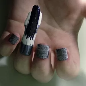 Estudante inglesa pinta unhas inspiradas em Batman, Harry Potter