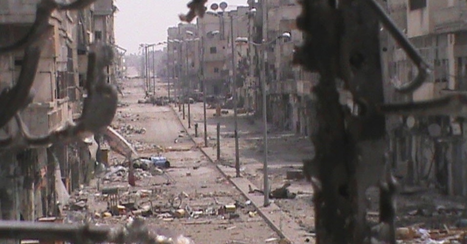 22.jun.2012- Residências estão completamente destruídas por bombardeios e explosões em Al Khalidieh, perto de Homs, na Síria