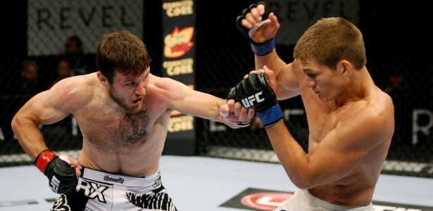 Funch (à direita) é golpeado por Miller; brasileiro foi derrotado no UFC on FX 4 - Nick Laham/Zuffa LLC