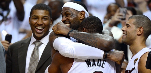Jogadores do Heat comemoram título, o segundo da equipe e primeiro de LeBron - Ronald Martinez/Getty Images/AFP