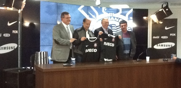 José Maria Marin, em visita ao CT Joaquim Grava, anunciou ajuda ao Corinthians  - Vitor Pajaro/UOL