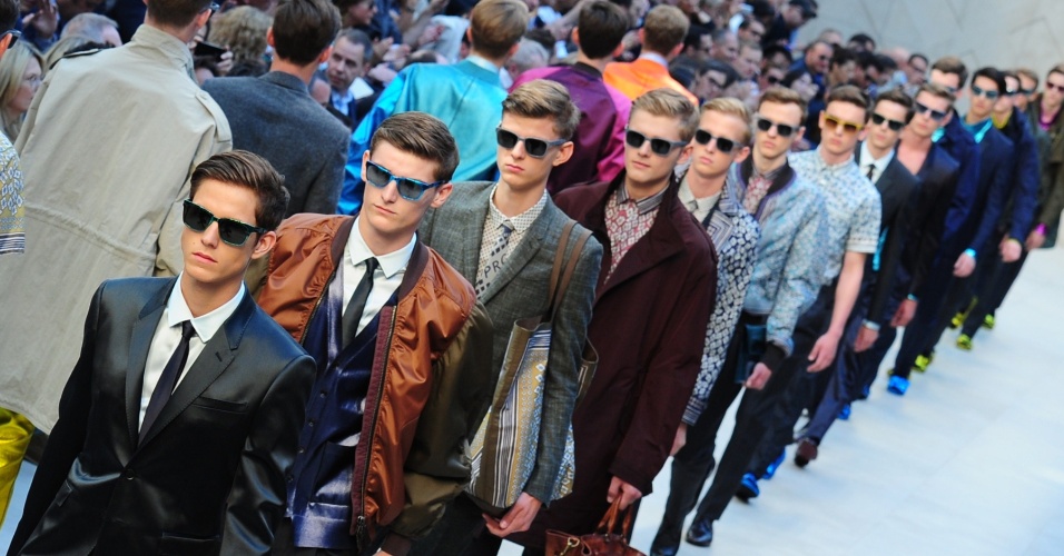 23.jun.2012 - Modelos desfilam durante semana de moda masculina em Milão, Itália
