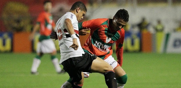 Lateral direito Ivan foi titular no jogo deste domingo, no estádio do Canindé - Moisés Nascimento/AGIF