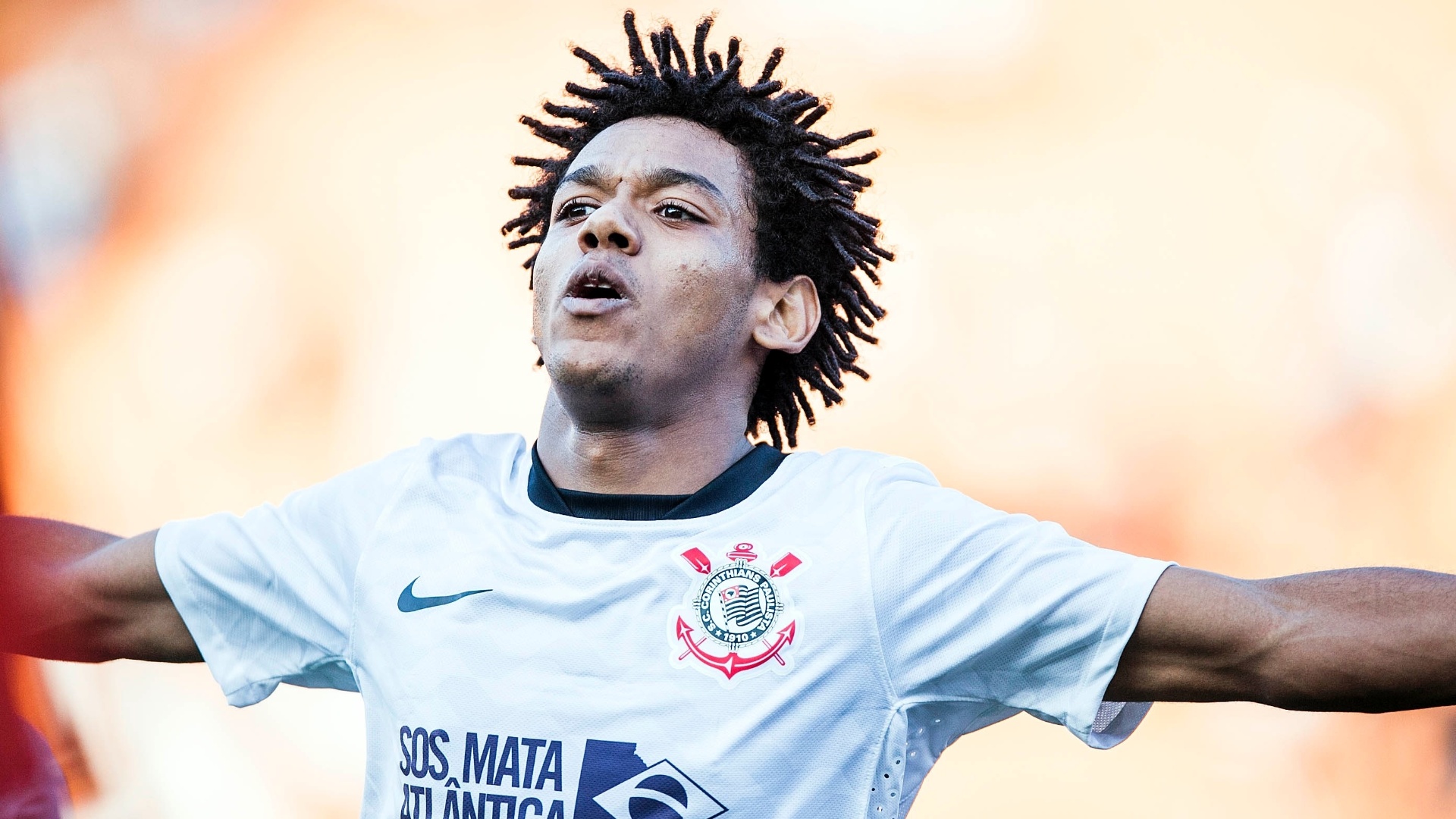 Autor do gol de empate do Corinthians no Pacaembu, atacante Romarinho comemora - Leonardo Soares/UOL