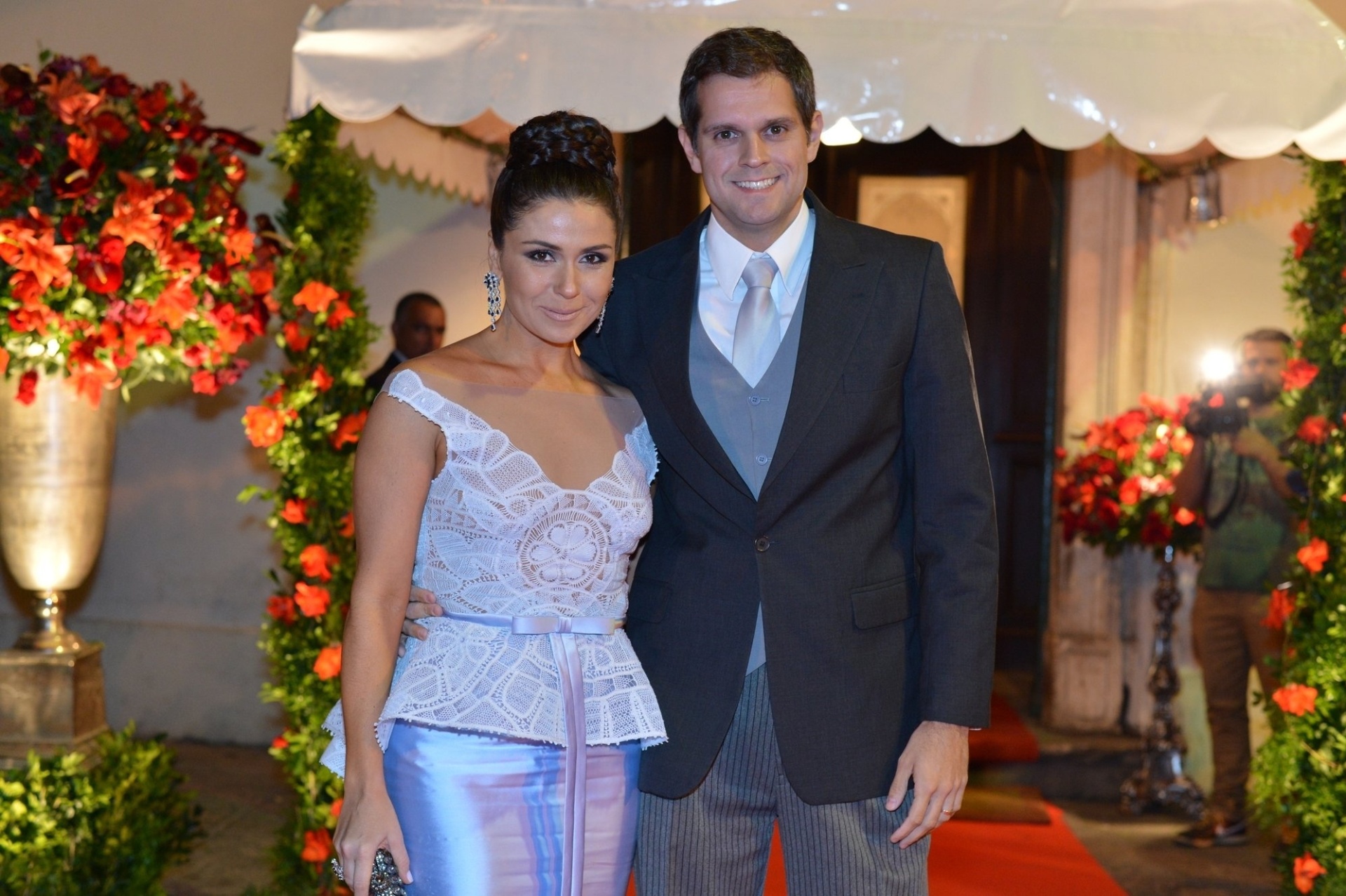 Giovanna Antonelli e o marido, Leonardo Nogueira, no casamento da atriz Luma Costa (23/6/12) - AgNews