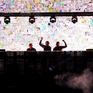 O trio de música eletrônica Swedish House Mafia se apresenta no primeiro dia do Coachella em Indio, Califórnia (13/4/12) - Kevin Winter/Getty Images for Coachella