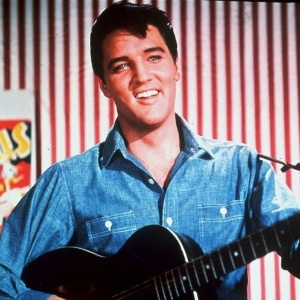 Elvis Presley em foto do filme "Roustabout", de 1964; estudo feito por médicos mostra que artistas que morreram cedo, como ele, estão longe de ser exceção - AP Photo