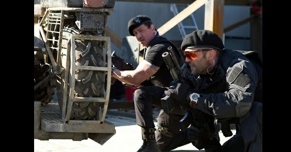 Sylvester Stallone e Jason Statham em cena de "Mercenários 2" - Divulgação