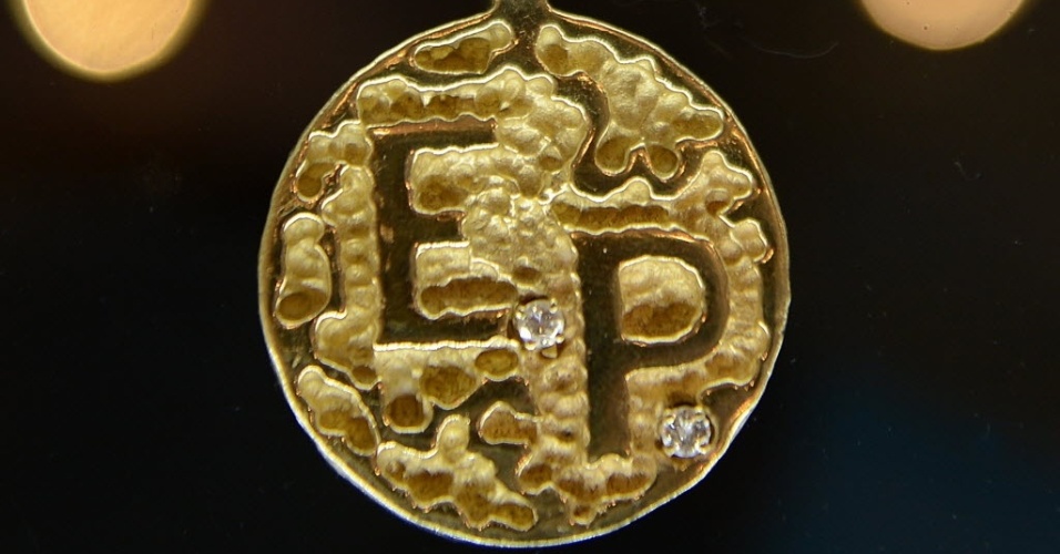 Medalha de Elvis Presley é arrematada por US$ 31.250 em leilão de Los Angeles (23/6/12)