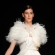 Vestido Rosa Clara durante desfile na Barcelona Bridal Week (maio/2010) - Albert Gea/Reuters