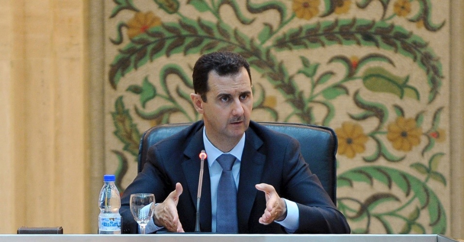 26.jun.2012 - O presidente da Síria, Bashar al Assad, afirmou nesta terça-feira (26) que o país vive "um verdadeiro estado de guerra", em discurso durante a cerimônia de juramento do novo governo nacional