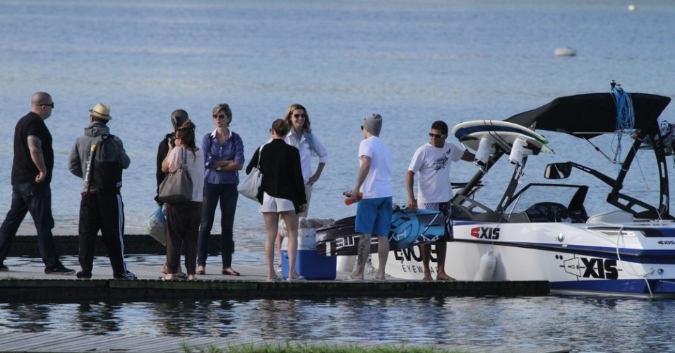 Jennifer Lopez e o namorado, Casper Smart, passeou pela Lagoa, zona sul do Rio (26/6/12)