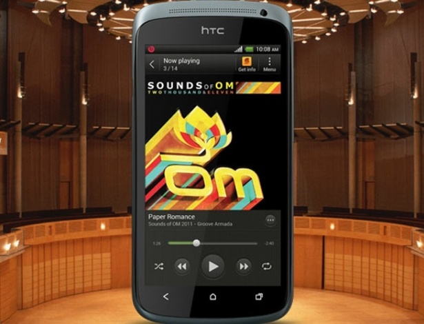 Smartphone HTC One S tem tela de 4,3 polegadas e processador dual-core de 1,5 GHz - Divulgação