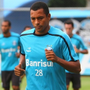 Gilberto Silva crê que o Grêmio precisa vencer os próximos quatro jogos para seguir na luta pelo título - Lucas Uebel/Grêmio FBPA