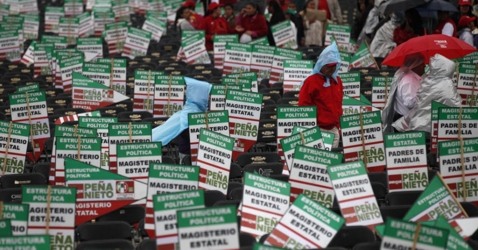 27.jun.2012- Cartazes do candidato Enrique Peña Nieto que concorre nas presidenciais mexicanas