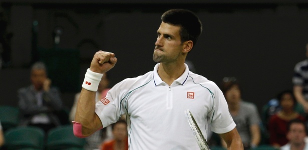 Djokovic vibra após derrotar Harrison em partida da segunda rodada de Wimbledon - REUTERS/Suzanne Plunkett