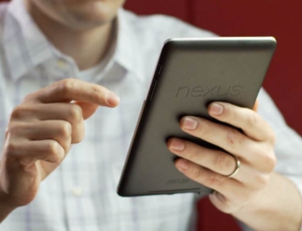 Em vídeo, Google mostra o tablet Nexus 7 -- o primeiro dispositivo do tipo de "fabricação própria" da empresa - Reprodução
