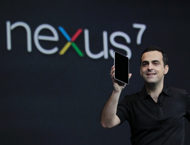 O brasileiro Hugo Barra, diretor de produtos Google, apresenta o tablet Google Nexus 7 no Google I/O - Paul Sakuma/AP