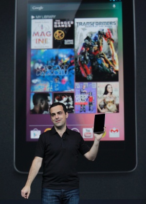 O brasileiro Hugo Barra, diretor responsável pelo Android, apresenta o tablet Google Nexus 7 durante o Google I/O (evento da empresa que reúne desenvolvedores) - Paul Sakuma/AP