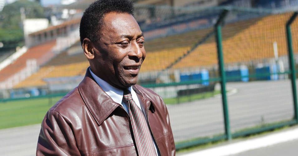 Pelé esteve na manhã desta quarta-feira no estádio do Pacaembu em evento que relançou o personagem Pelezinho