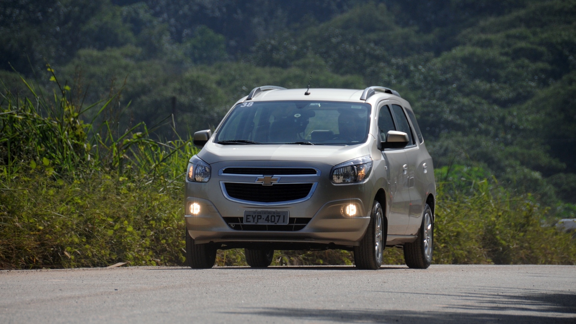 Já a dianteira esbanja robustez, com a grade-assinatura da Chevrolet e jeitão de utilitário - Murilo Góes/UOL