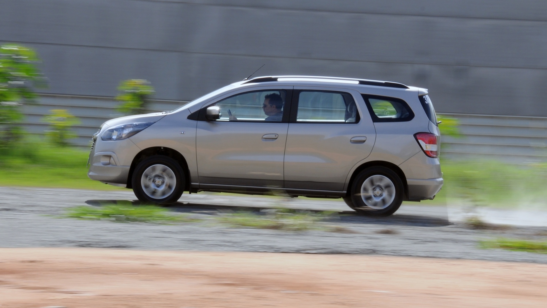 O carro da foto é a Spin LTZ completaça, com sete lugares; a Spin LT é a de cinco lugares - Murilo Góes/UOL