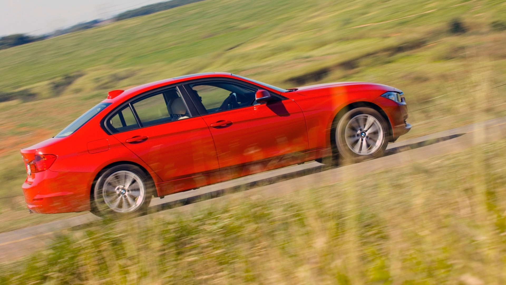 O novo Série 3 tem oito airbags, freios ABS com EBD, controle de frenagem em curvas e controlador dinâmico de tração e de velocidade - Divulgação