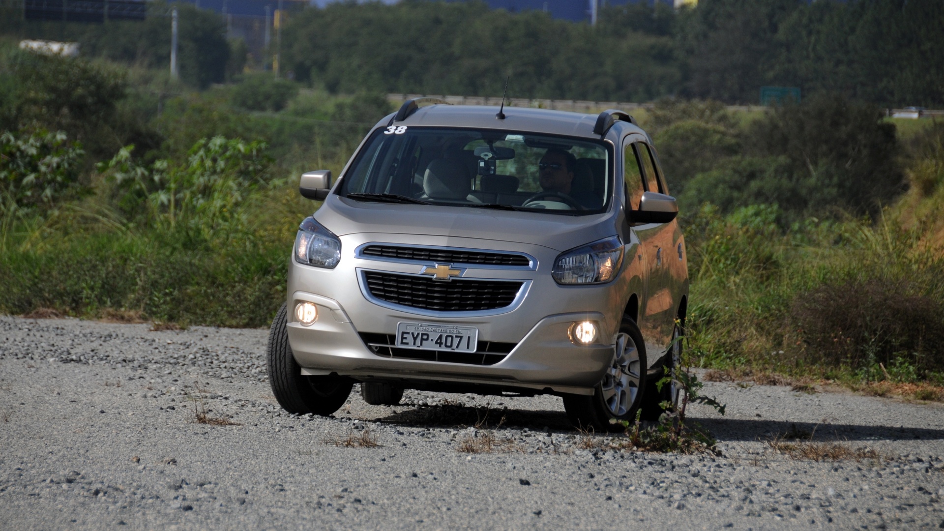 Suspensão da Spin tem curso longo e ajuste que privilegia o conforto; a estabilidade fica prejudicada - Murilo Góes/UOL