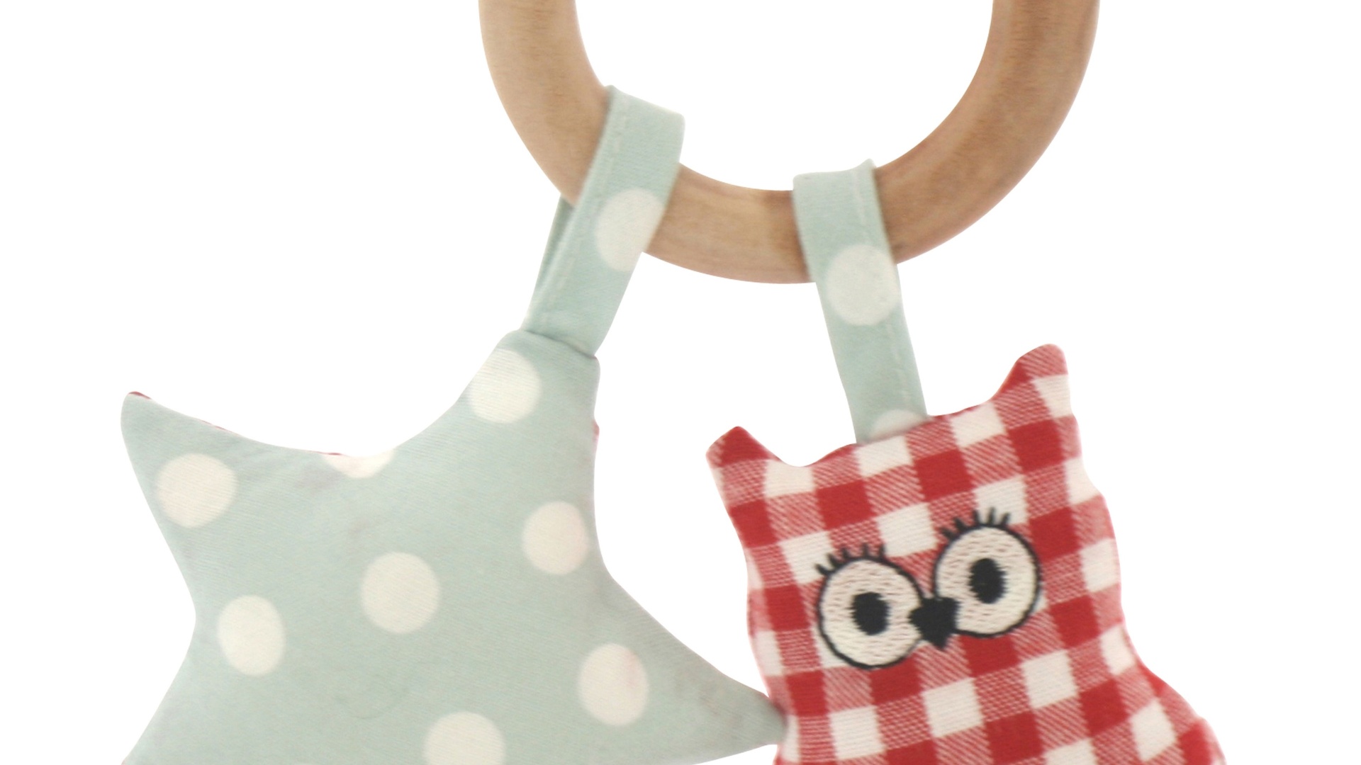 Anel mordedor feito de madeira com enfeites de coruja e estrela feitas de tecido. O produto é importado da Austrália e custa R$ 59. Segundo a Paper Dolls (www.paperdolls.com.br ), que comercializa o produto, é recomendado para bebês desde o nascimento. - Divulgação