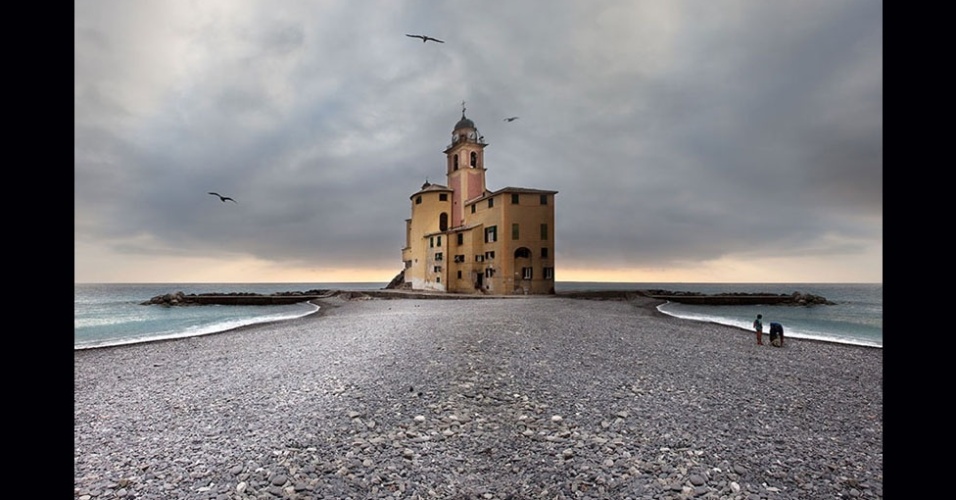 Willeit defende que os humanos figurantes nas imagens nunca são postos de forma aleatória. - Gustav Willeit