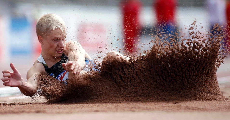 29.jun.2012 Atleta Rain Kask da Estónia compete no salto em distância no Campeonato Europeu de Atletismo em Helsínque