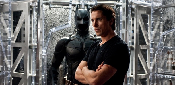 Bruce Wayne (Christian Bale) com a armadura do Batman, em cena do filme "Batman: O Cavaleiro das Trevas Ressurge" (29/6/12) - Divulgação