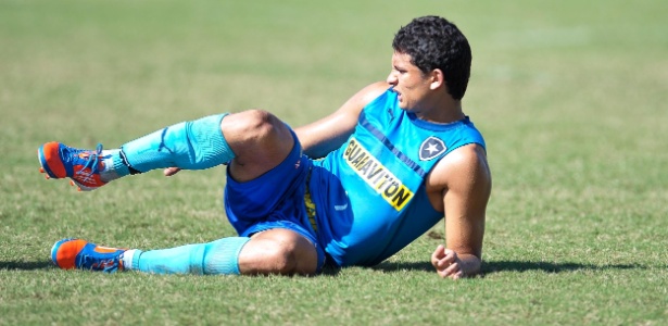 Recuperados das dores musculares, Elkeson volta ao time do Botafogo - Fernando Soutello/AGIF