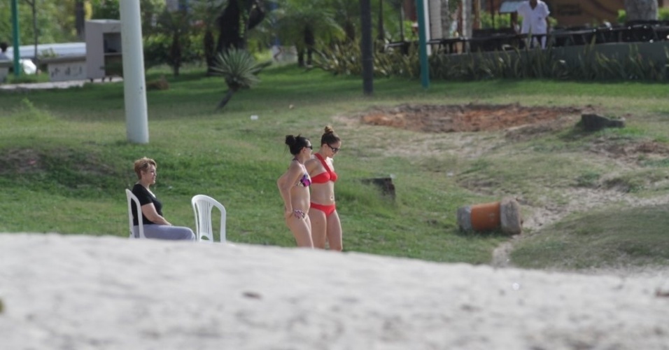 Jennifer Lopez curtiu praia em Fortaleza, nesta sexta (29/6/12). A cantora estava acompanhada dos filhos e do namorado, Casper Smart