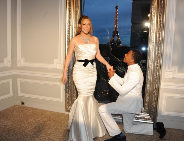 Mariah Carey e Nick Cannon renovam os votos em Paris, na França (27.04.2012) - Grosby Group