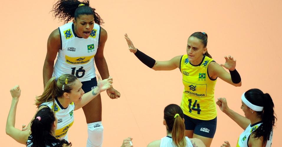 Meninas do Brasil vibram com a vitória contra Cuba pela fase final do Grand Prix